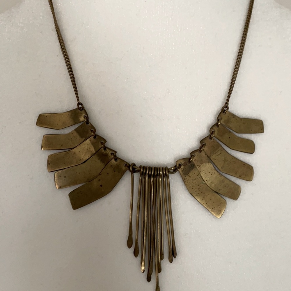 Metal necklace